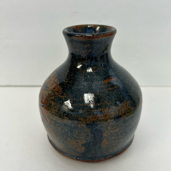 Handmade art pottery vase with a glossy glaze blend of blue and brown/ signed - Picture 1 of 8